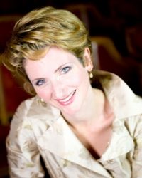 Kelly Hodson Kelly Hodson Soprano
